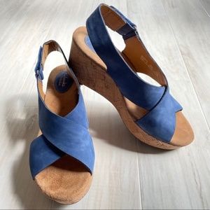 Clarks Artisan Caslynn Wedge Sandal Blue Suede, Size 8